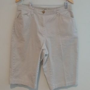 Men's LL Bean classic fit straight khaki size 14